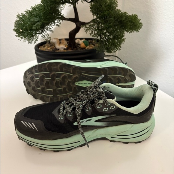 Brooks Black and Mint Athletic Shoes - Picture 5 of 9